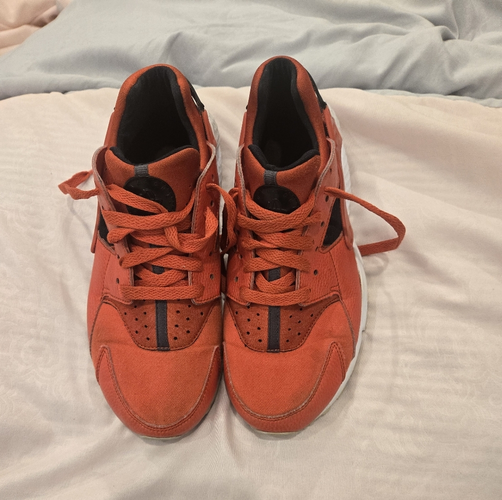 NIKE Red Sneakers‎